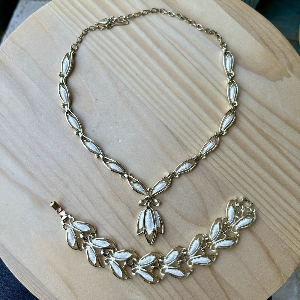 VTG Sarah Coventry Necklace 18 Inch Bracelet 6.5 Inch Match Set Tulip White Gold